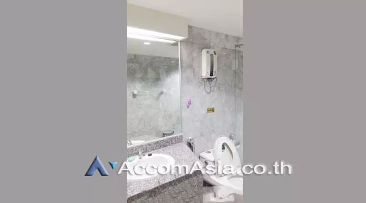 10  Office Space For Rent in Silom ,Bangkok BTS Surasak at Nusa State Tower AA16857